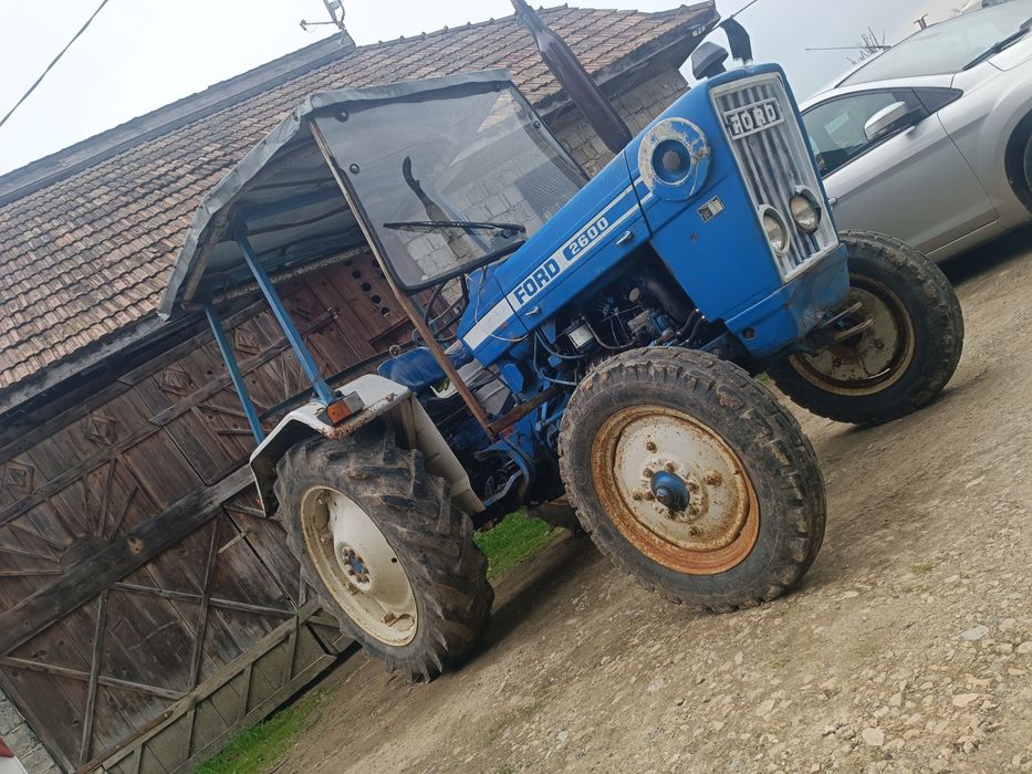 Vând tractor in stare foarte buna de funcționare .