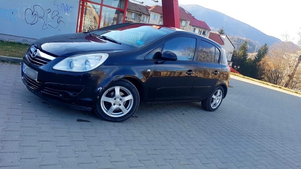 Proprietar,vand opel corsa,an 2008,taxe la zi,are 155000 km