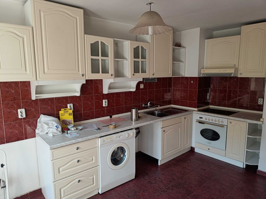 Цяла кухня без уредите