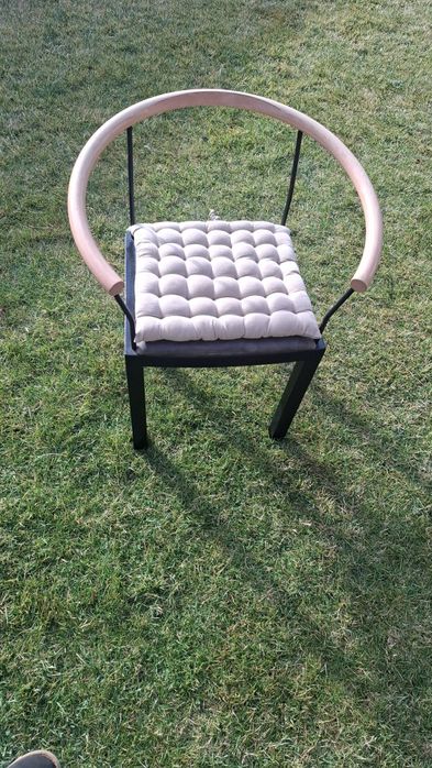 Scaune robuste curte