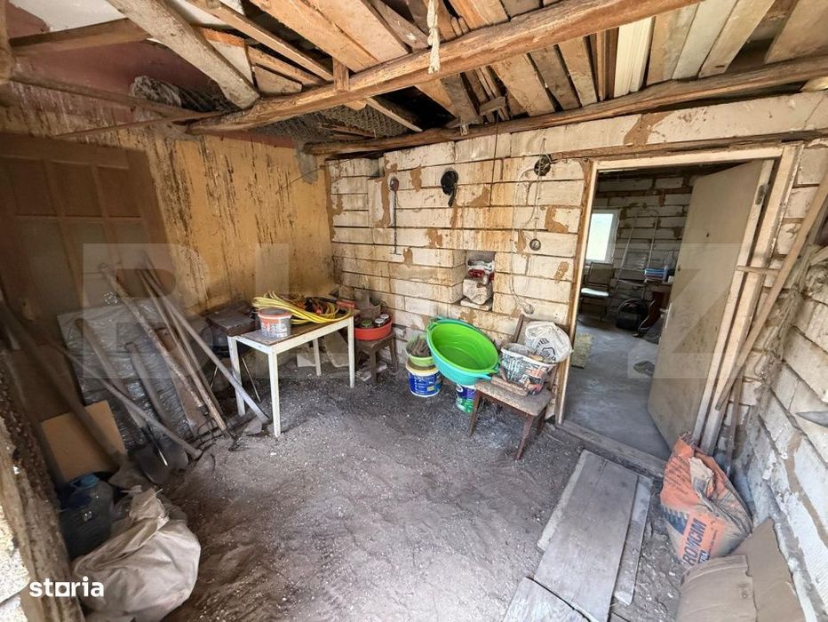 Casa partial renovata, 60 mp, 6000 mp teren, zona Georocu Mare