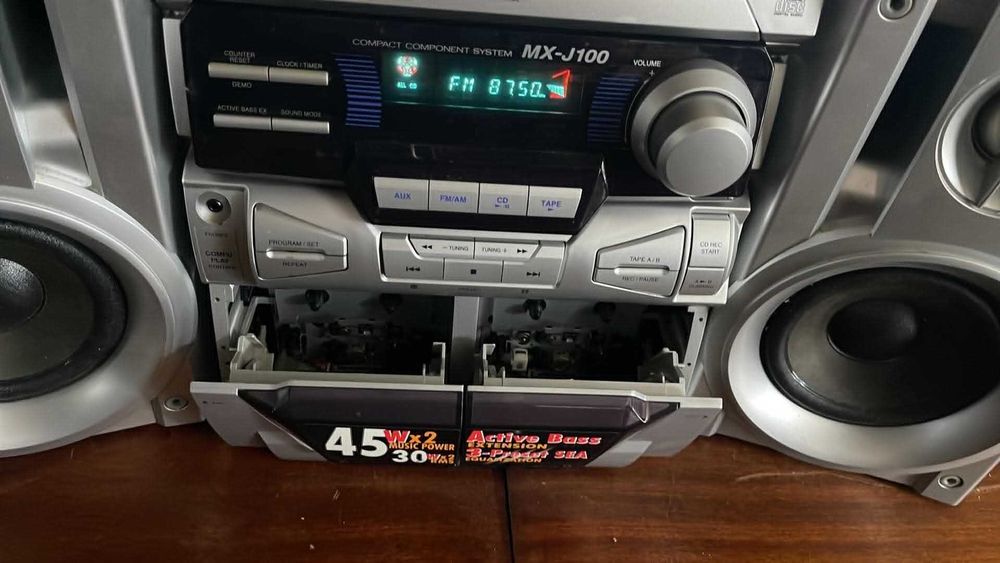 продавам стерео уредба JVC 3 диска