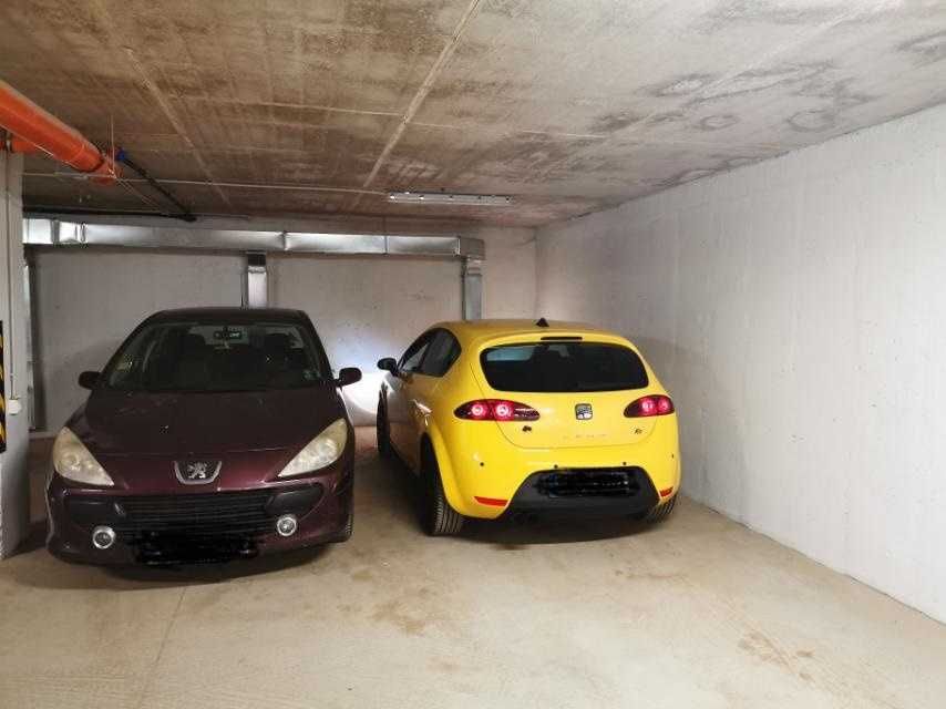 Дава се под наем Гараж / Паркомясто в София, Център - 13 кв.м за 71.4 € - Снимка #1