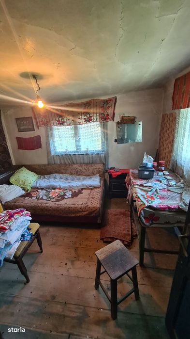 Casă bătrânească de vânzare în comuna Ciofrângeni, județ Argeș.