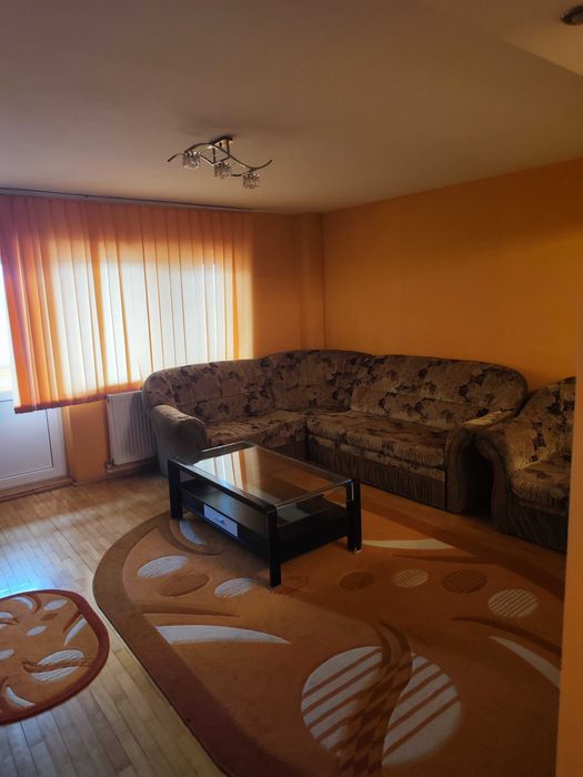 Ofer spre închiriere apartament cu 2 camere 65 metri utili și doua balcoane  .