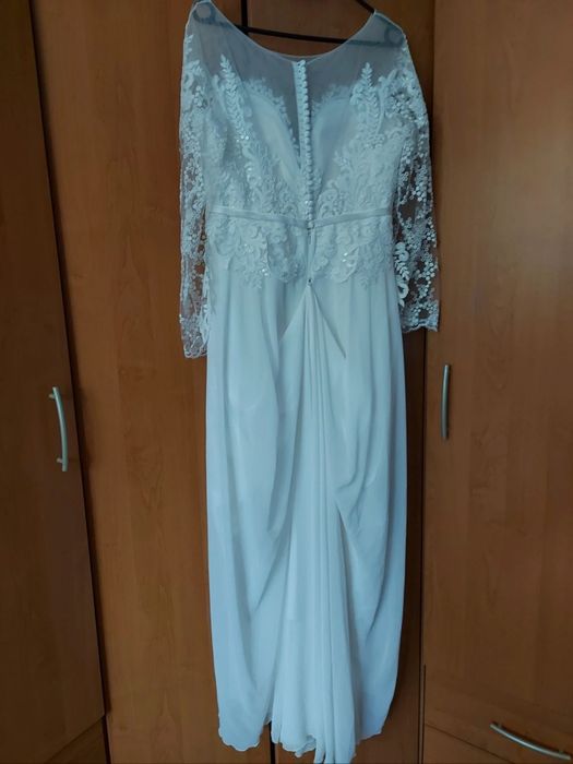 Rochie de mireasă elegantă cu voal de 2 m și trenă lungă – stare impecabilă