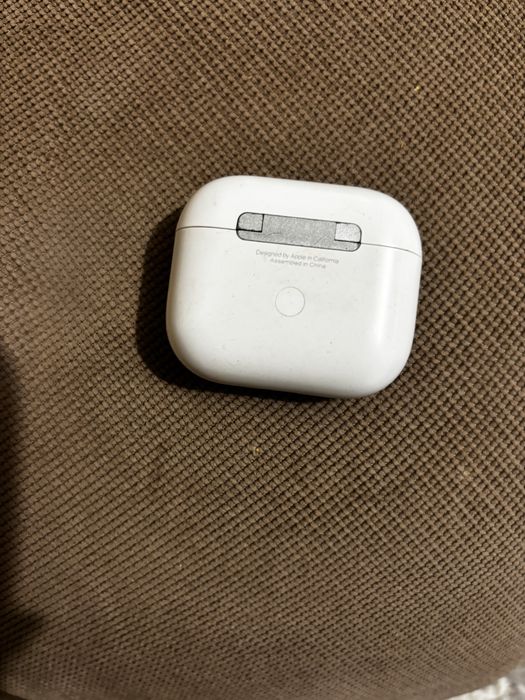 Продавам слушалки Apple AirPods Pro в добро състояние.
