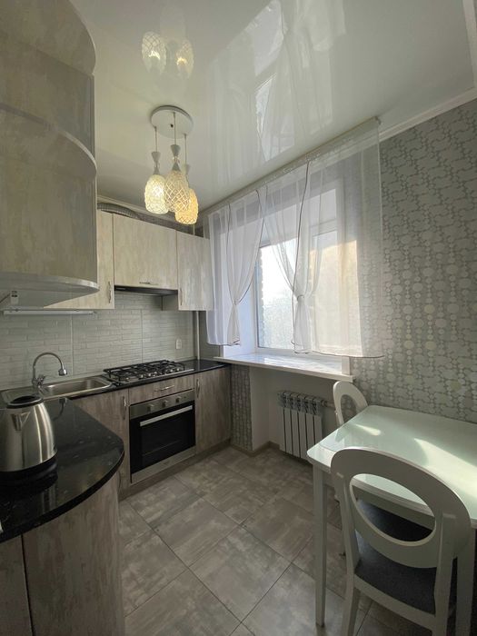 Сдаётся 2-х комнатная в Центре посуточно