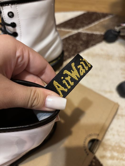 Dr. Martens Jadon albi lucioși, mărimea 39