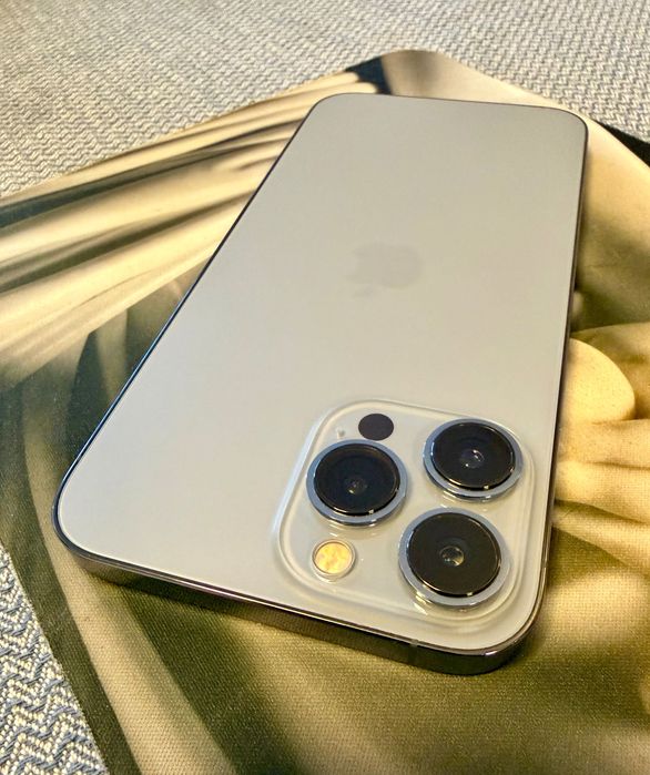 Apple iPhone 13 Pro Max (256GB) – Sierra Blue