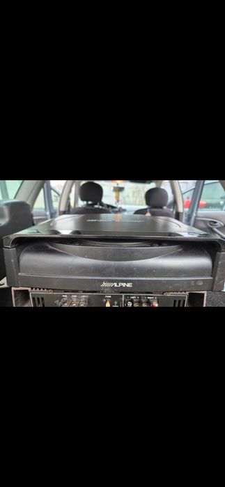 Vând sau Schimb subwoofer dimensiune redusă.