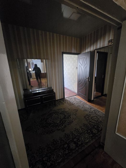 Срочно  сдаётся  квартира  сергели  2 3 ком рядом 6 школа