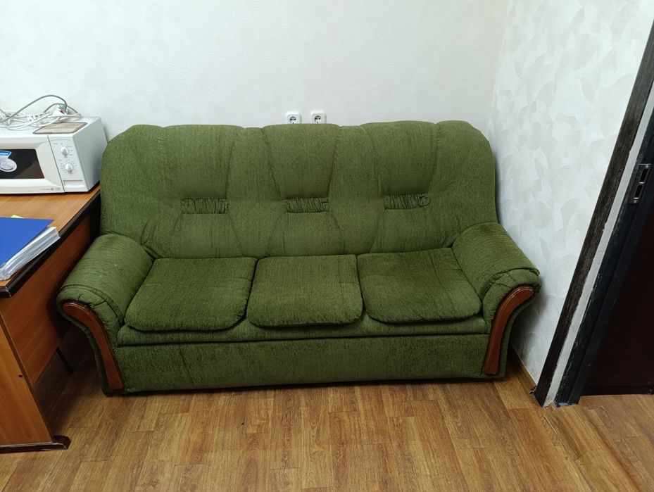 Продам 2 дивана  б/у в хорошем состоянии