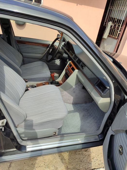 Mercedes Benz 124 E200 impecabil preț 3000 euro  2000 benzina.