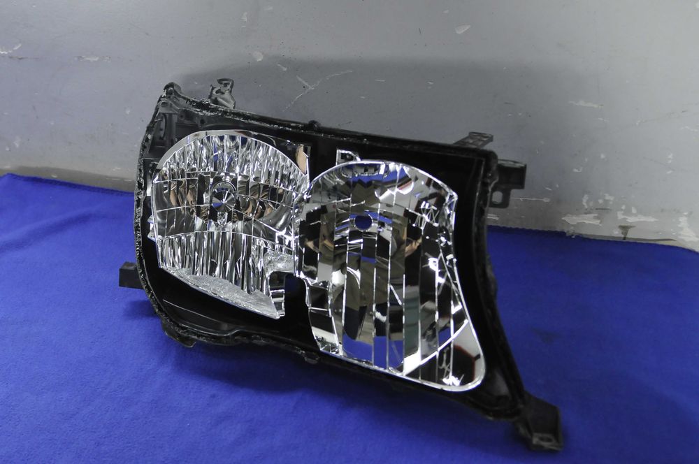 Фара Toyota Landcruiser URJ200