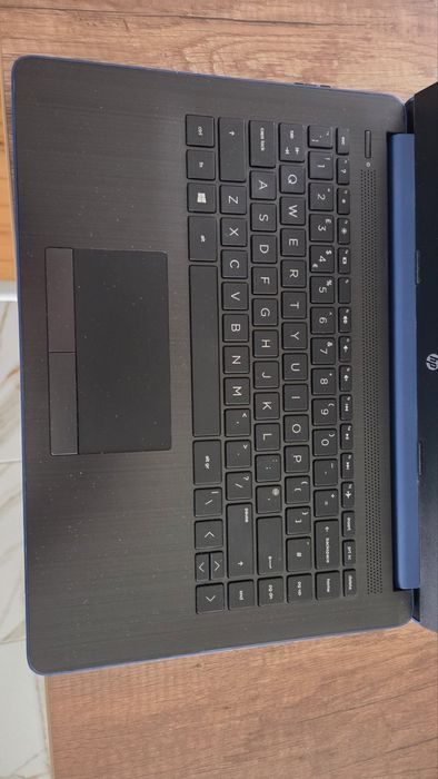 HP лаптоп малък 13,9инча