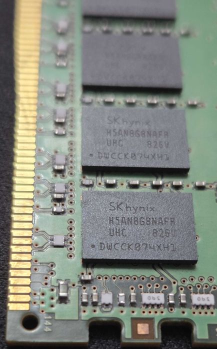Рам Памет: SKHynix 16GB (2x8GB) DDR4 2400MHz CL17