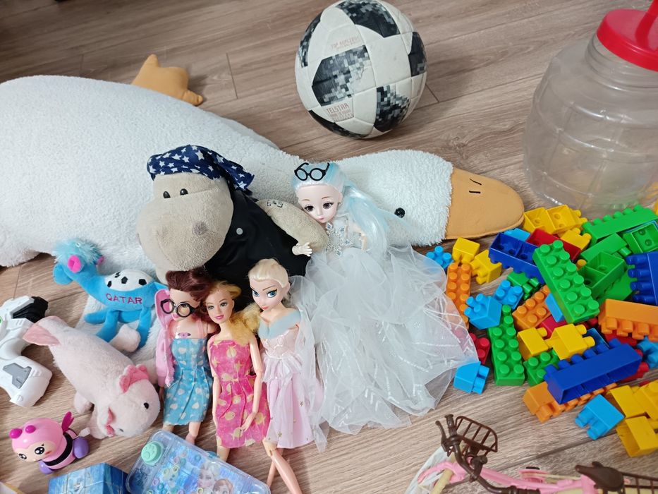 Ойыншықтар,конструктор, доп, қуыршақтар сатылады