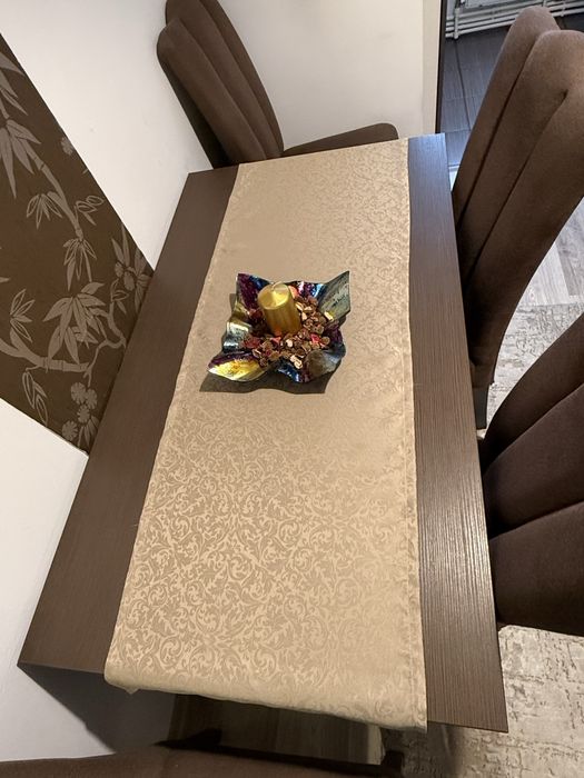 Masă cu 4 scaune – MDF maro, stare foarte bună