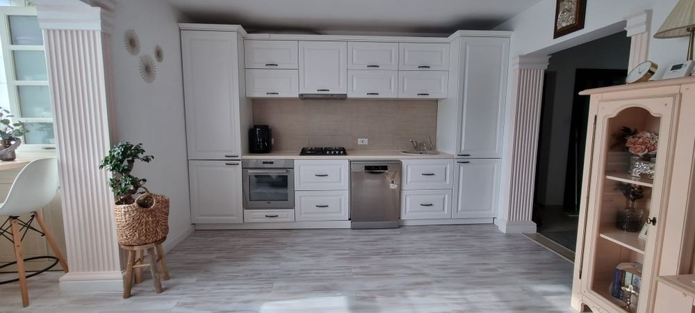 De vânzare apartament 3 camere în zona rezidențială,etaj 1,impecabil !