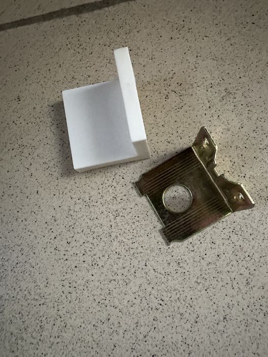 Уголок с колпачком