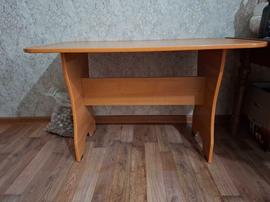 Стол обеденный для кухни