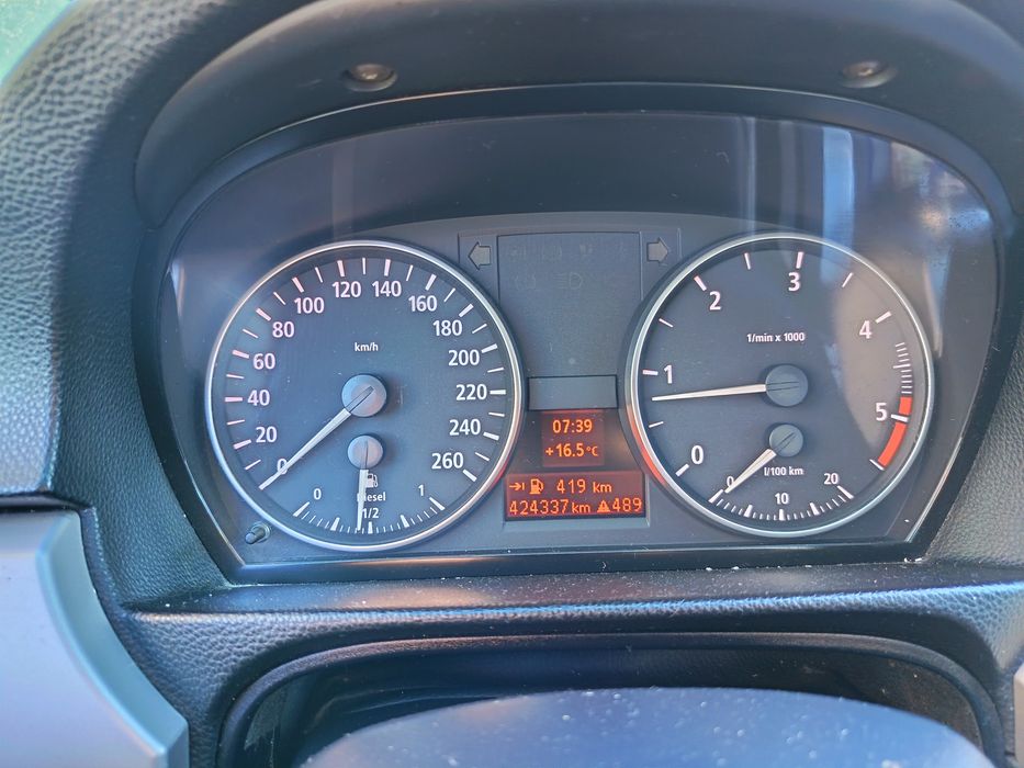 Vând BMW E90 an 2006 320D