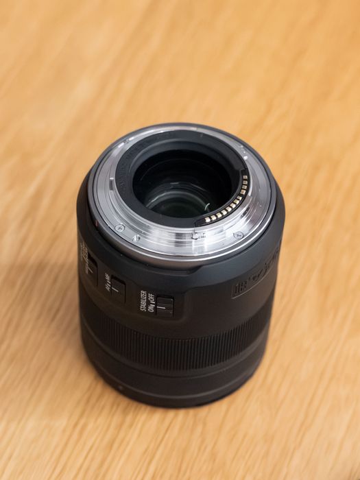 Canon RF 85mm f/2 Macro IS STM