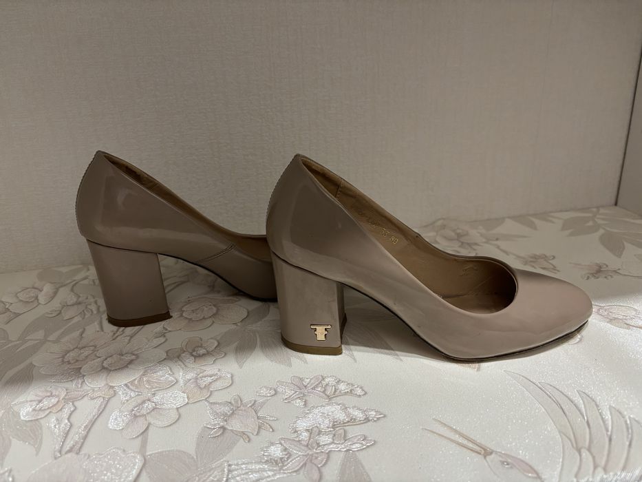 Продается обувь осенние и летние