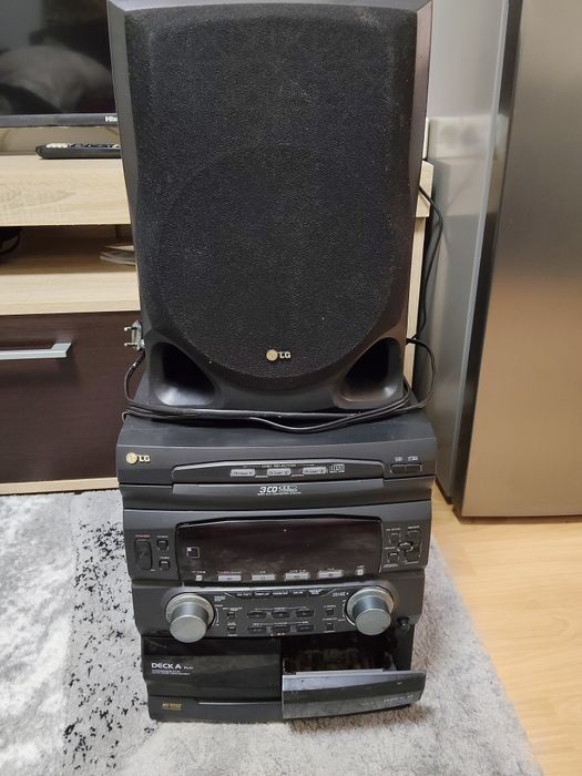 Sistem Audio / Combină Muzicală LG (3 CD Changer, Dublu Casetofon, Radio, AUX)