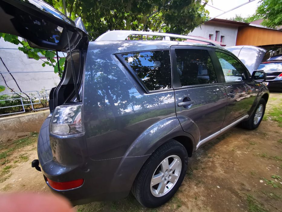 Mitsubishi Outlander 2