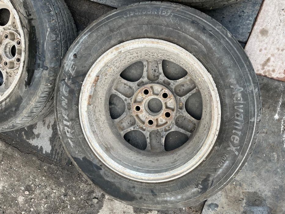 Продаю диски с резиной на R15