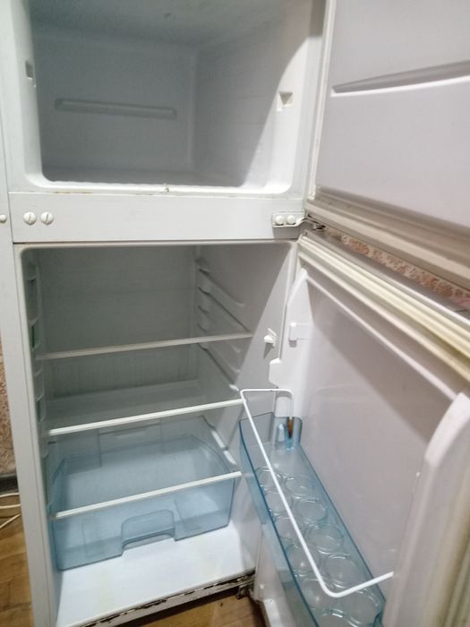 Продам холодильник двухкамерный