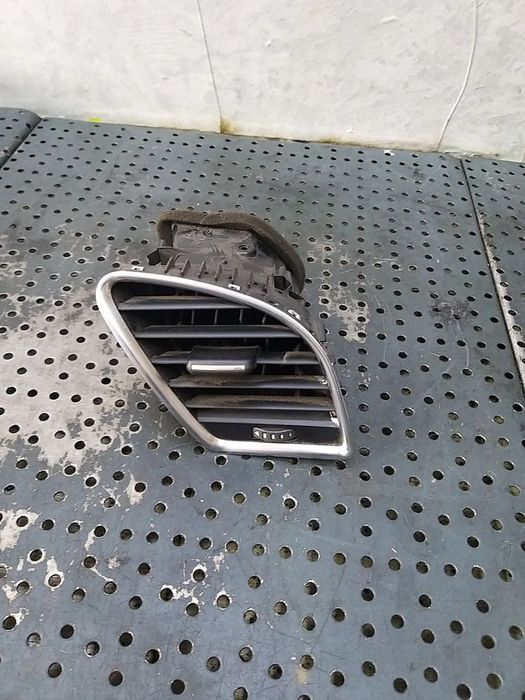 Grila ventilatie bord dreapta audi a5 8t 8t1820902c
