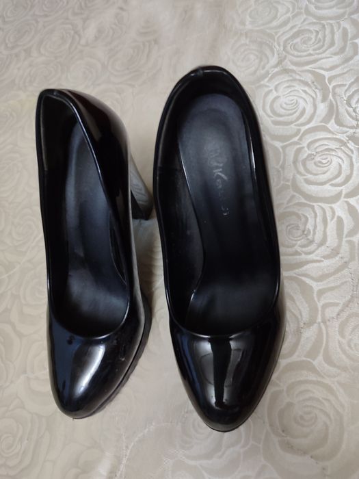 Продаю туфли женские