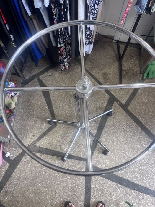 Кръгъл щендер за дрехи