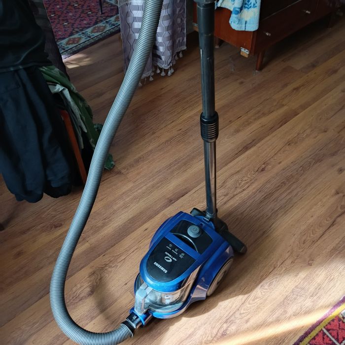 Продам рабочий пылесос Самсунг