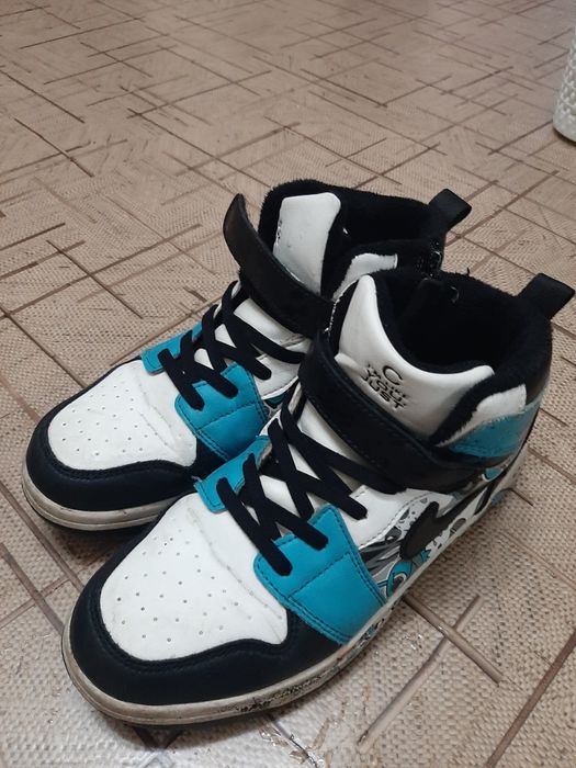 Весенняя обувь кроссовки