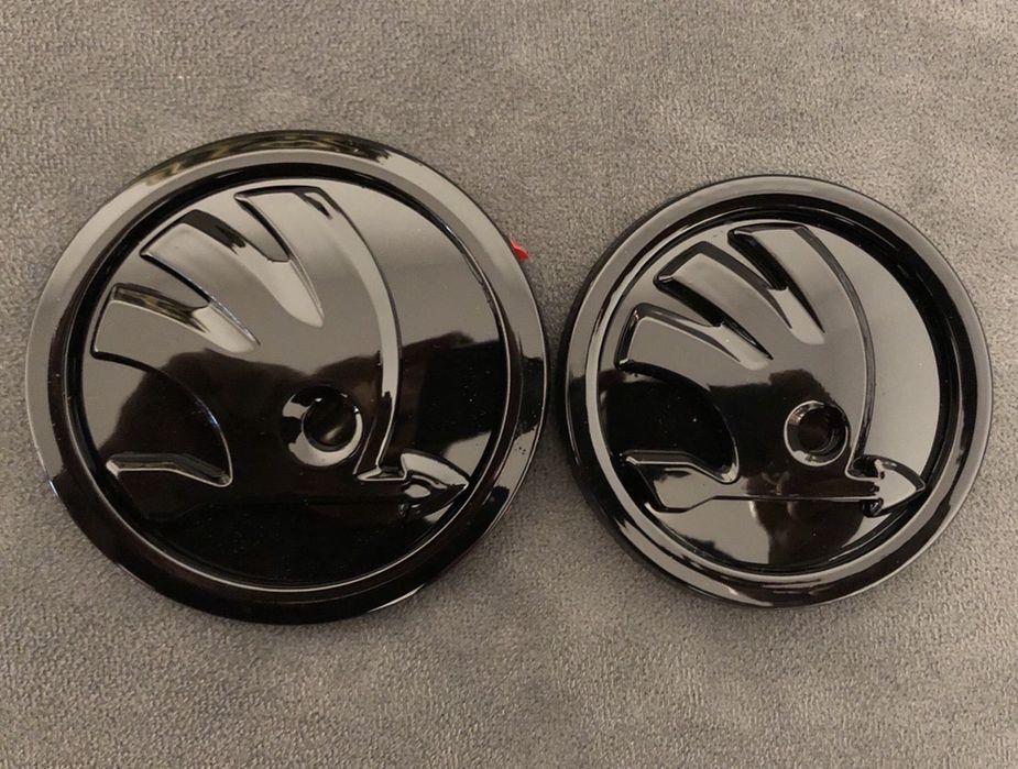 Emblema fata capota Skoda neagra black 80 90 mm Octavia Fabia Superb