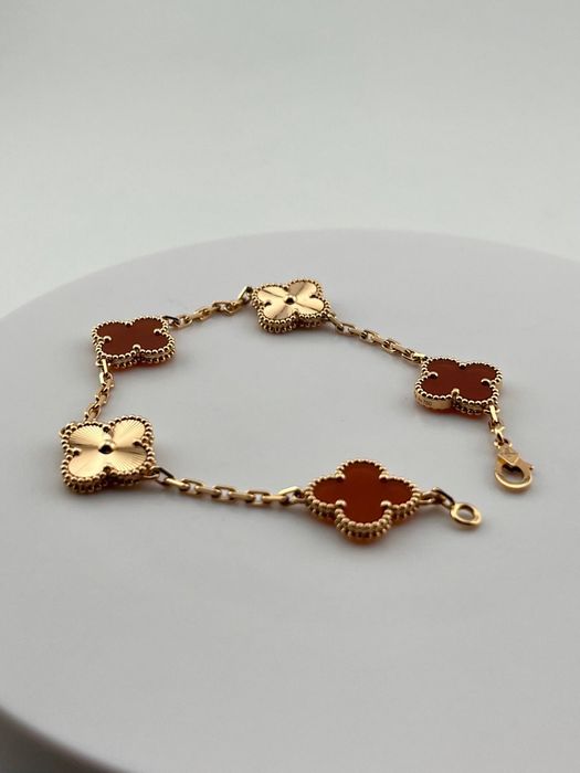 Продам оригинальный  новый браслет Van Cleef