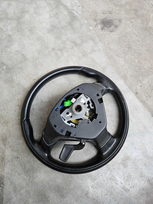 Momo волан за Субару Outback