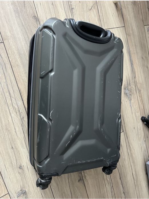 Дорожный чемодан