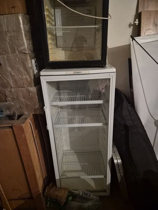 Продам холодильники...