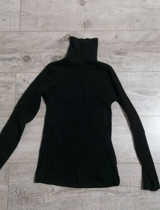 Vând hanorace si bluza de dama în stare impecabila!