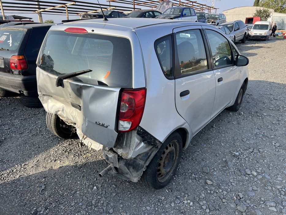 Mitsubishi Colt 1,1 на части всичко в наличност