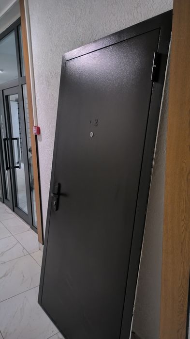 Продам дверь входную новую
