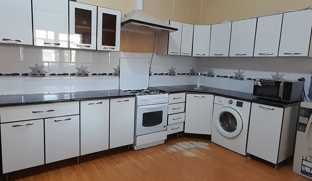 Oshxona mebeli sotiladi. Holati yaxshi.