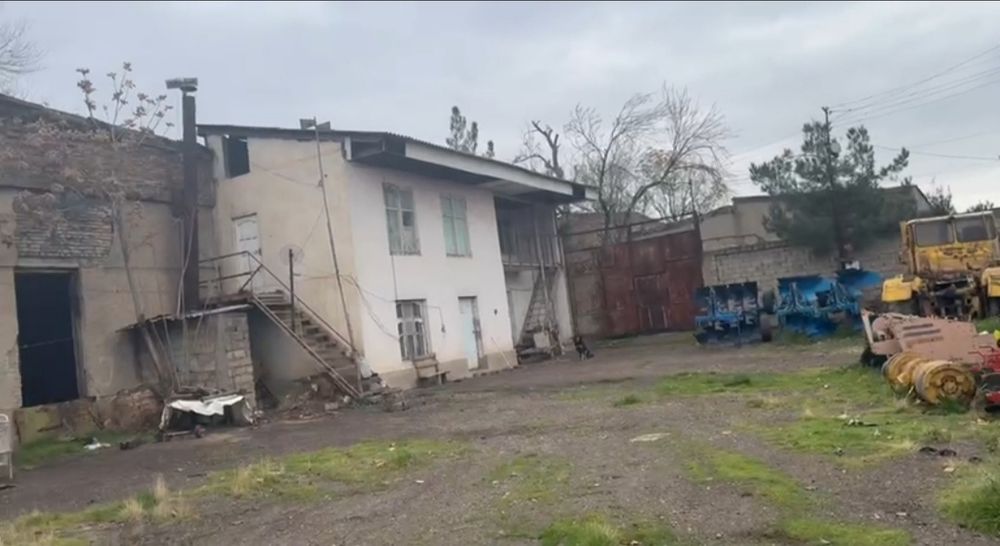 Кибрайский р-н!Про-ся 90-соток не жилой земельный участок в доль дорог