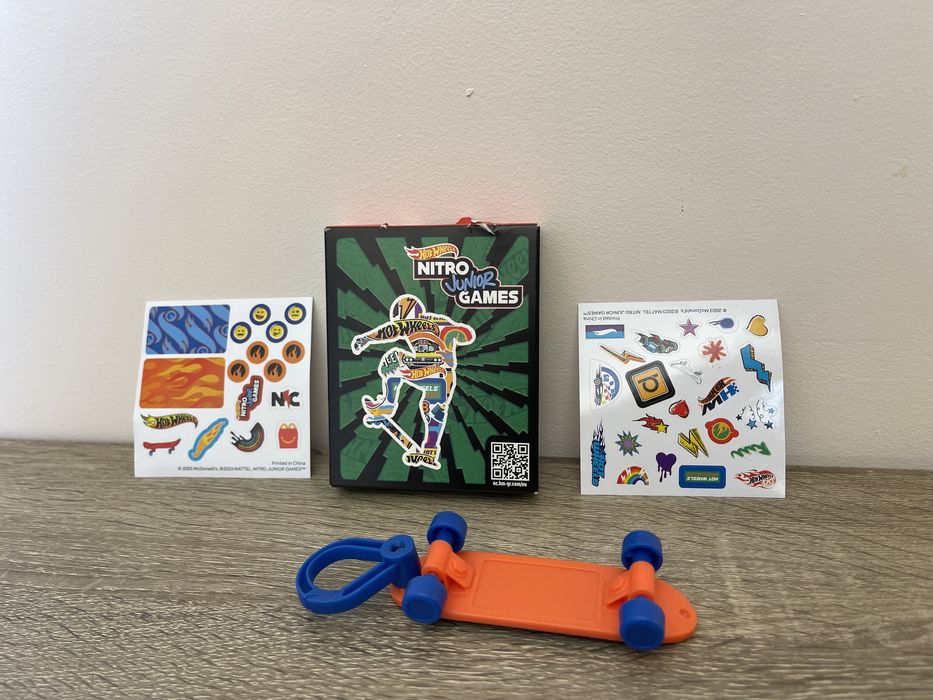 Hot wheels метални модели/коли, shell bmw m1, камион Advan, скейтборд от Mcdonald’s