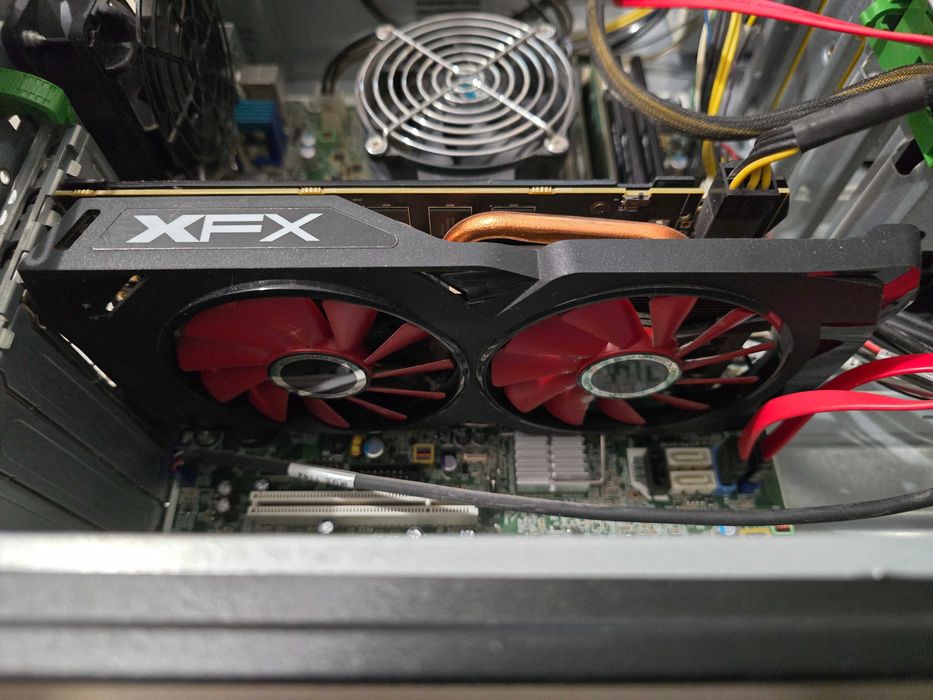 Vând PC – 12 GB RAM, 8 GB Placă Video dedicată, 500 Gb hard
